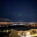 With A View In With 2 Bedrooms Apartament